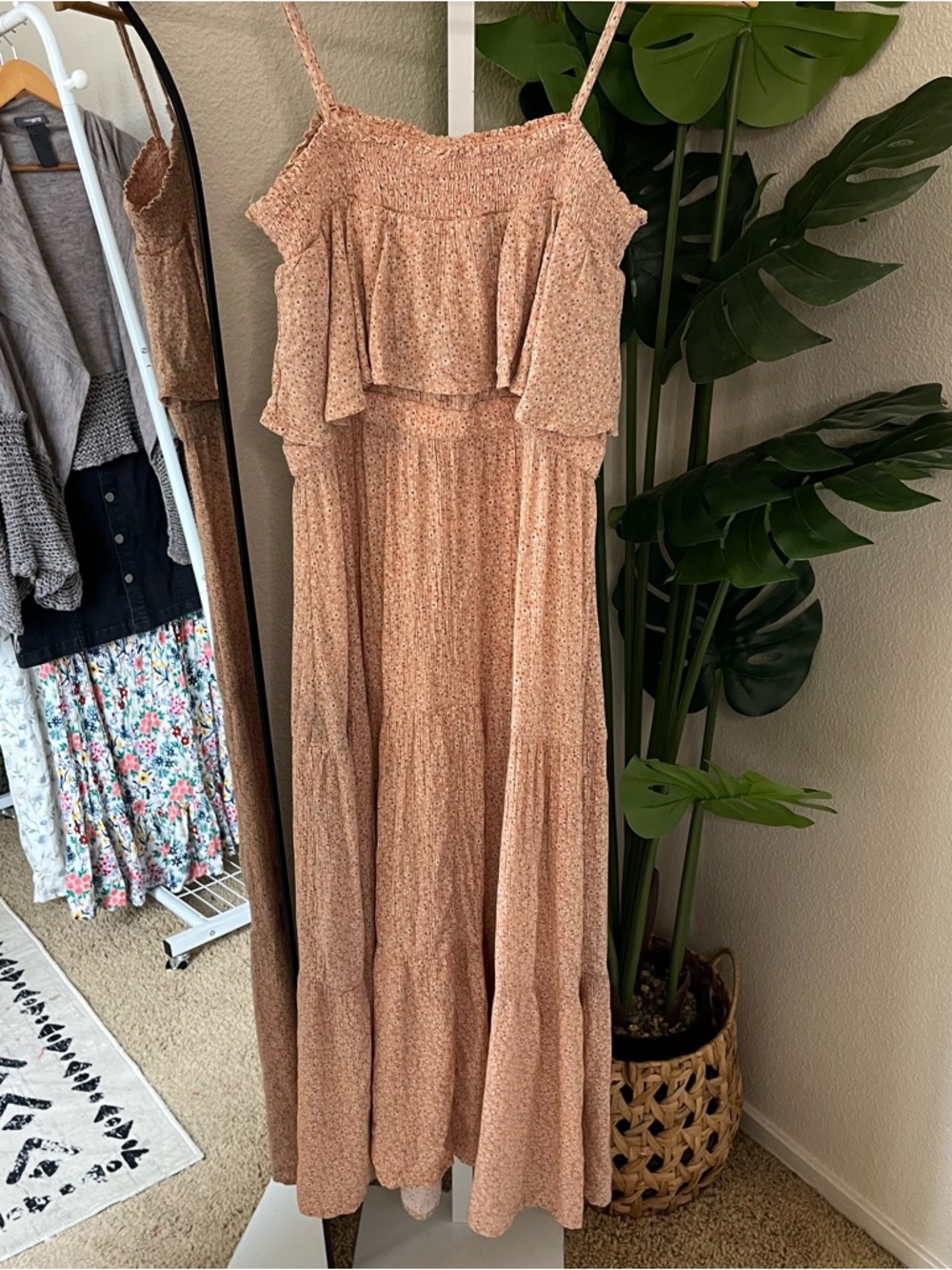 🤍 American Eagle Blush Boho Smocked Floral Tiered Maxi Dress | Sz M - Picture 10 of 10